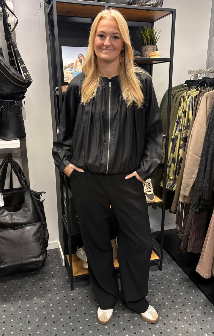 Rosengreen tilbyder flot jakke/bluse fra Costamani til nedsat pris