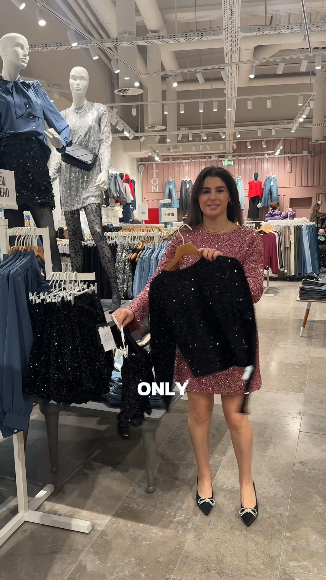 Randers Storcenter inspirerer til årets julefrokost-outfits med pailletter og glimmer