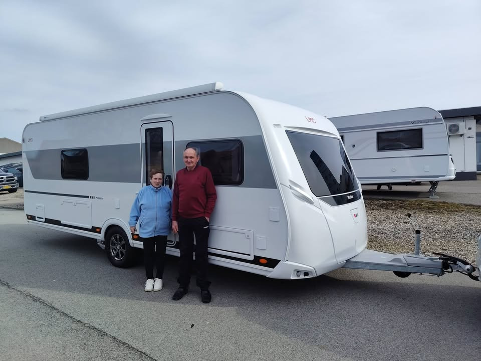 Brønderslev Caravan & Trailer Center fejrer 10-vogns-jubilæum med smørrebrød fra glade kunder