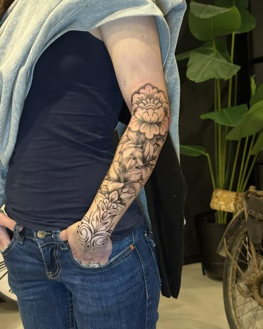 Mr. & Mrs. Tattoo præsenterer nyt blomster sleeve projekt med Andreas