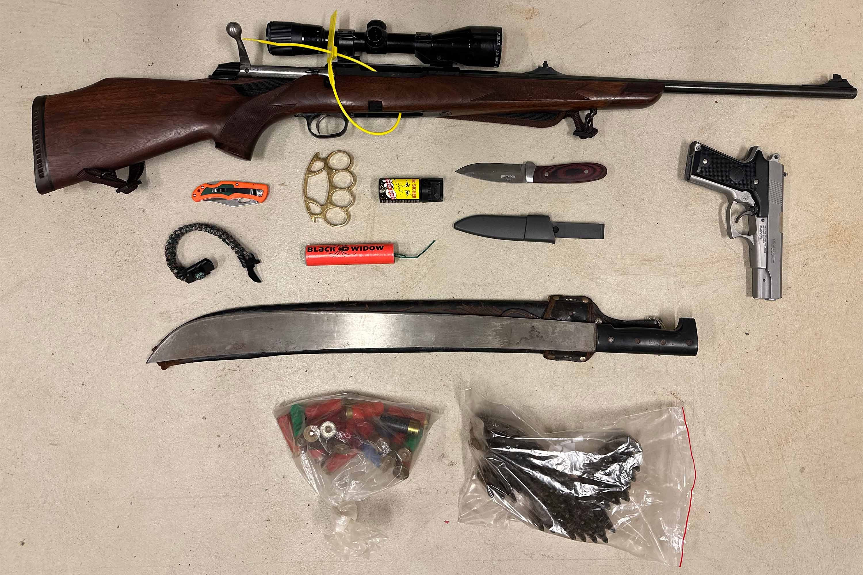 Du kan anonymt aflevere våben på syv midt- og vestjyske politistationer