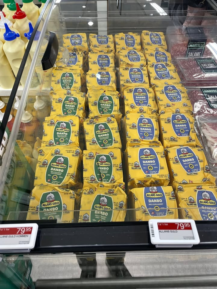 Min Købmand Øster Bjerregrav tilbyder mellemlagret ost til særpris