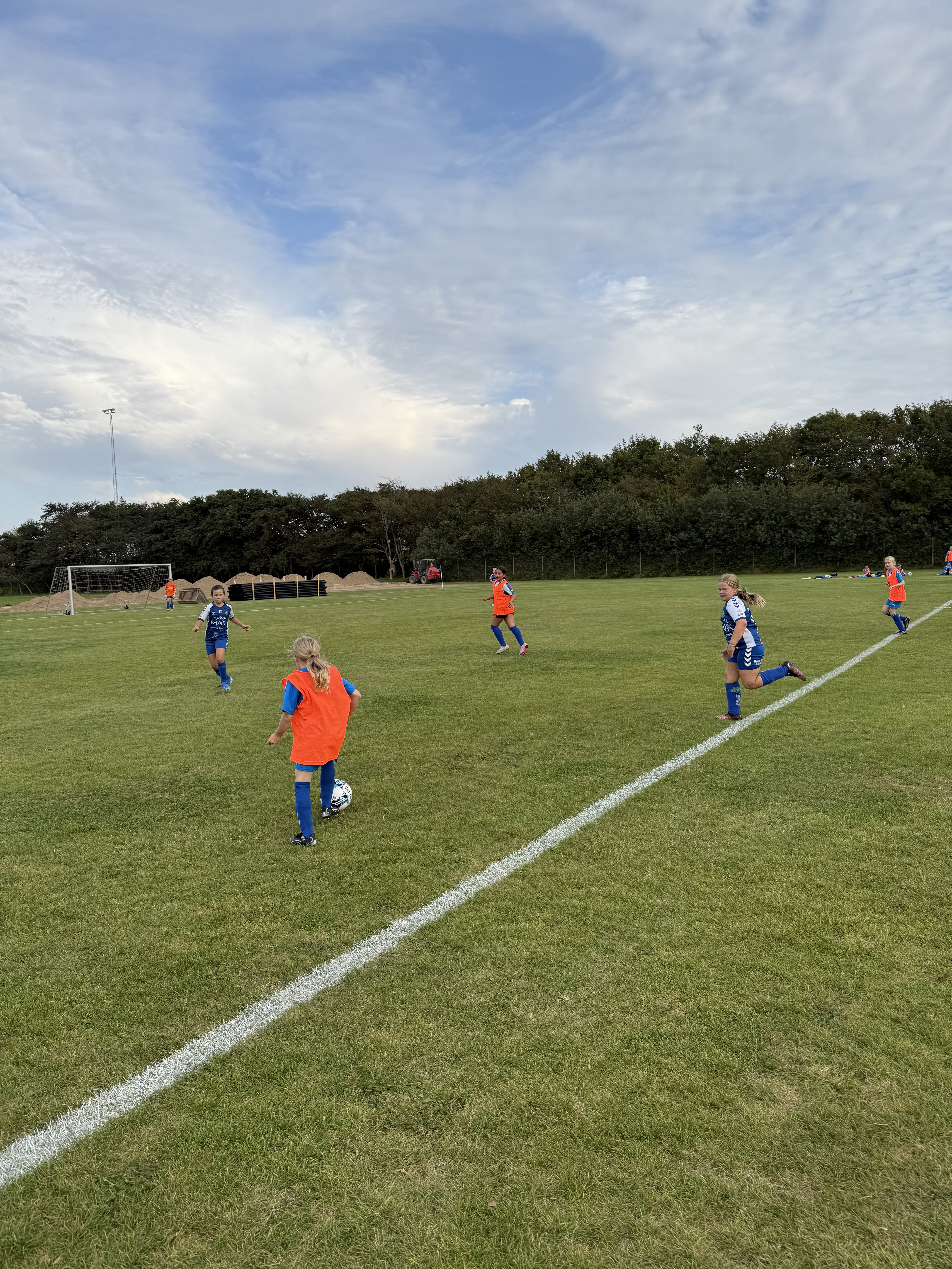 Lemvig GF U11-piger fejrer sejr med flot fodboldspil på hjemmebane