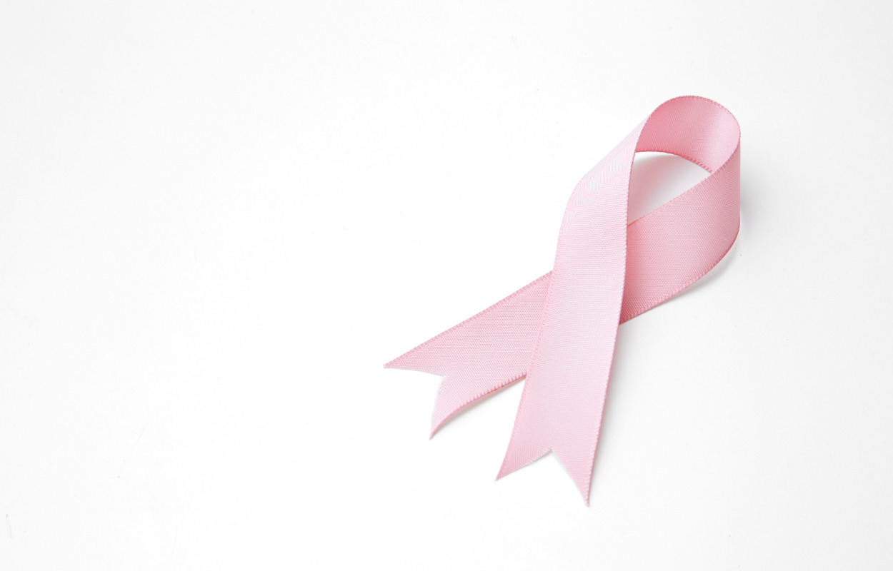 God støtte til brysterne