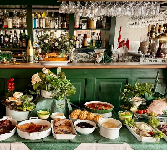 Pennas Restaurant tager imod bordbestillinger til sommerens sidste søndagsbuffet