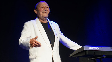 Troels Trier indtager scenen med musik og minder