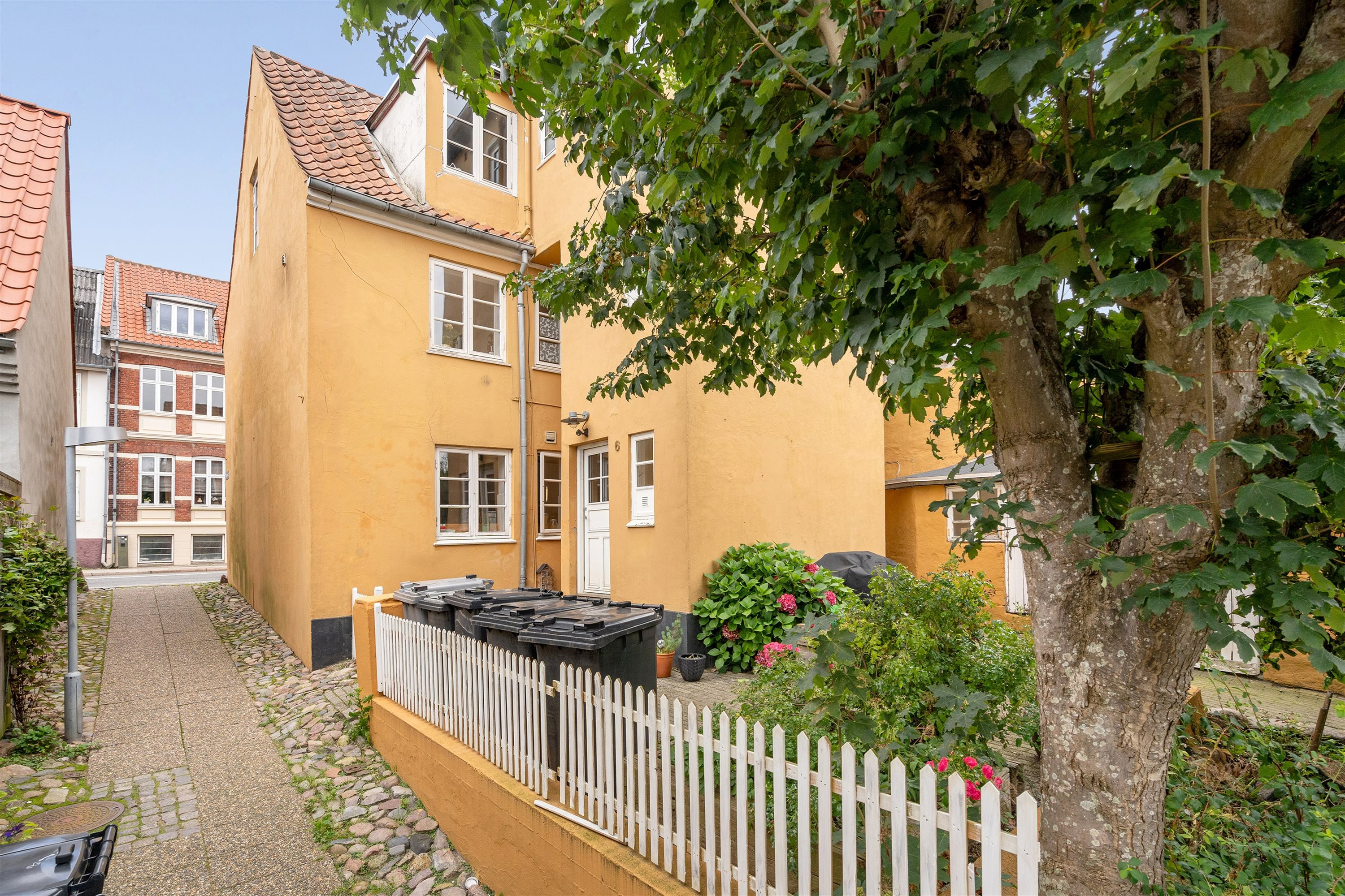 Til salg hos home Randers & Assentoft: Tværgade 6, 1., 8900 Randers C