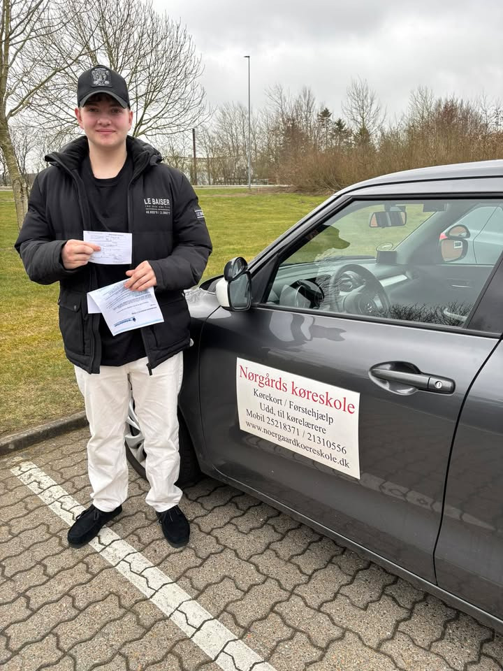 Oliver fik sit kørekort hos Nørgaards Køreskole i Kaas