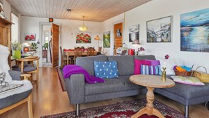 Hyggelig ejendom med frodig have til salg i Vidstrup hos Thomas Risager A/S