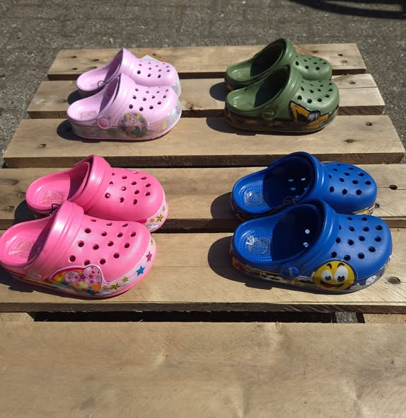 Sportigan Farsø sælger zig zag clogs med lys til børn for 150 kr
