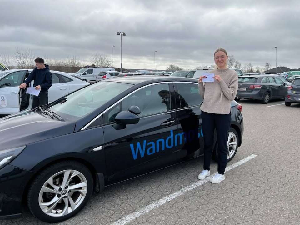 Wandmose Køreskole ønsker Veronica tillykke med bestået køreprøve i første forsøg