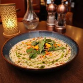 Café Tidslös byder på varm jordskokkesuppe til efterårsregnvejret