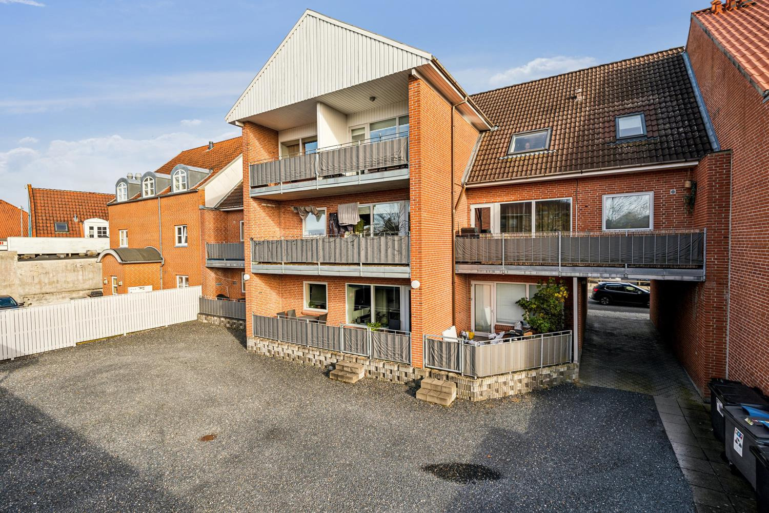 Helt indflytningsklar 3-værelses lejlighed centralt i Alderslyst