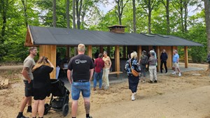 Nyt friluftsområde ved Tange Sø tilbyder shelters og aktiviteter på Gudenåstien