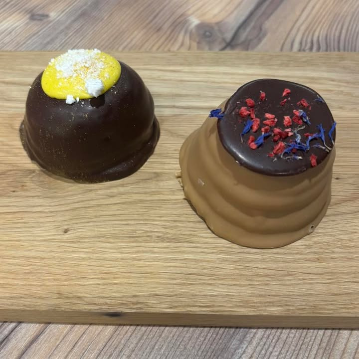 Chokolet Bon Bonnieren præsenterer: Eksklusive fastelavnsflødeboller med solbærganache i begrænset antal