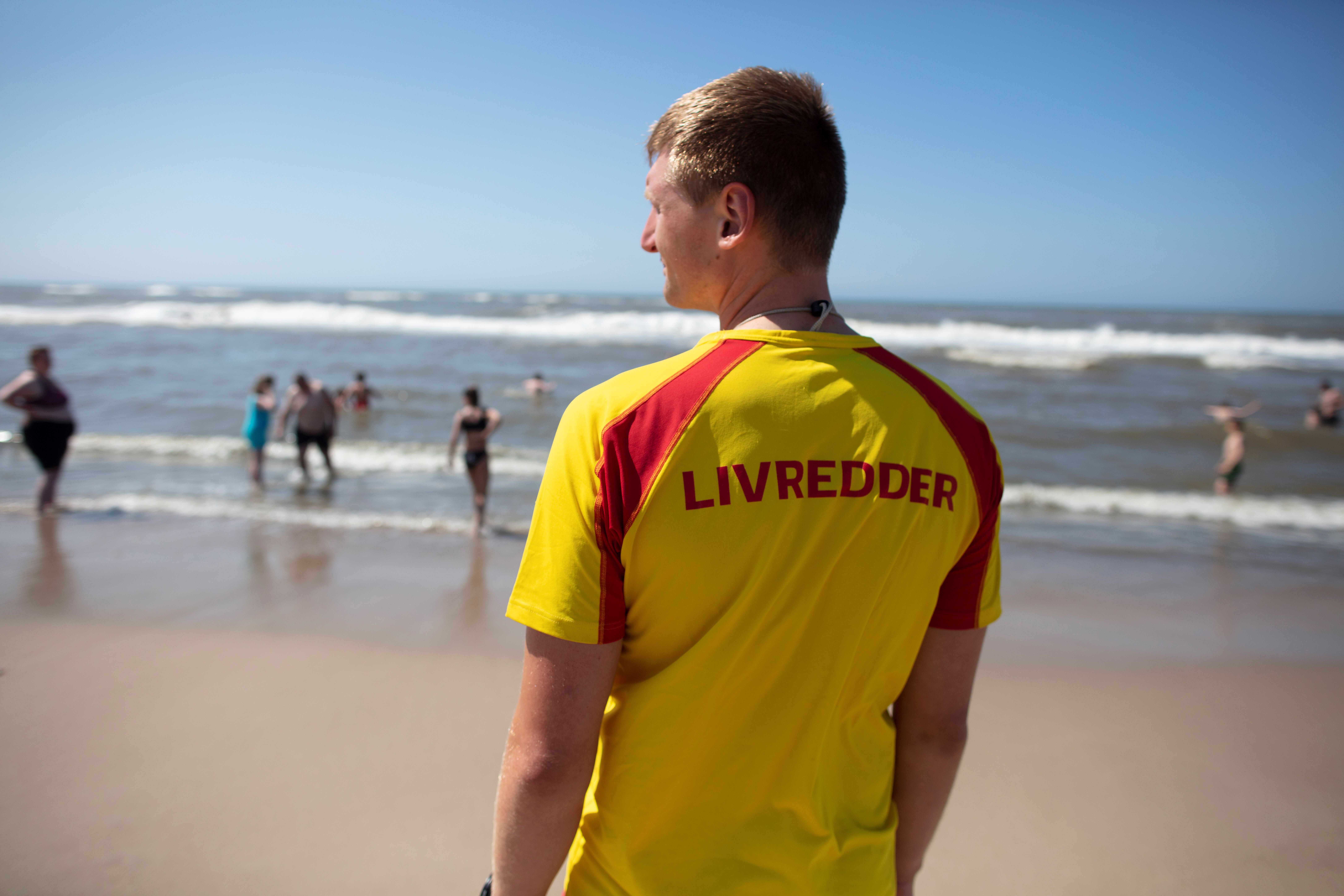 Livredderne fik en rolig start på badesæsonen på Sønderstrand og opfordrer til at passe på hinanden til sommerens arrangementer ved vandet