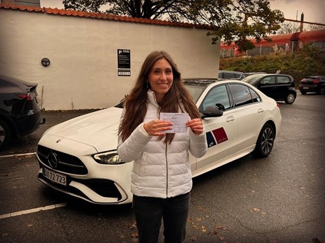 Lets Drive fejrer Celines kørekortsukses i Hedensted