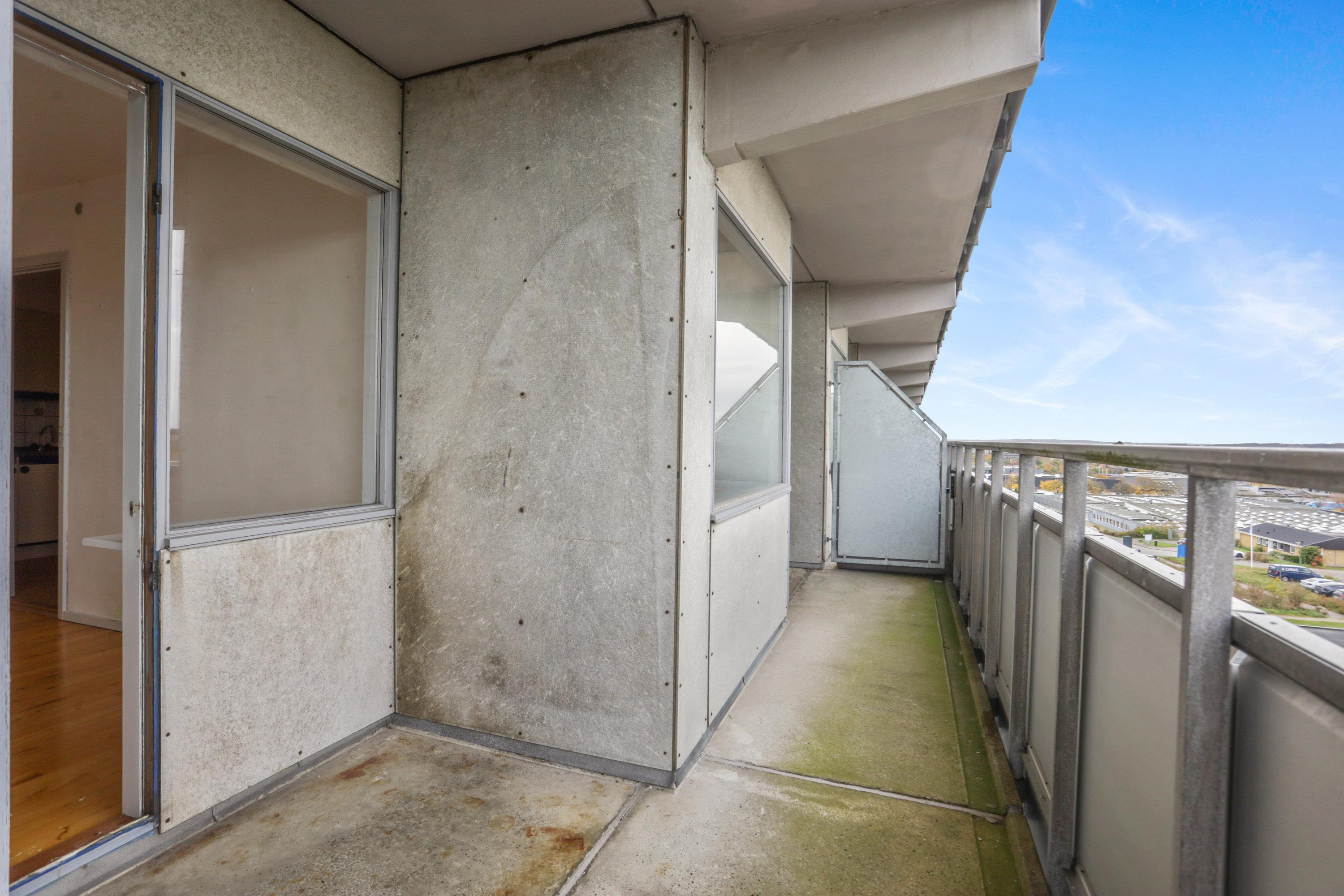 Håndværkertilbud med stor altan i Kornblomstkvarteret