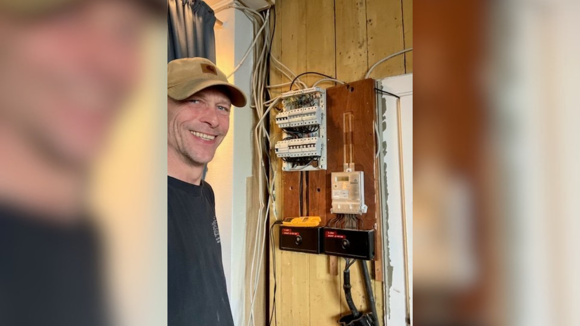 Mere end 35 års erfaring bag Aalborgs skaldede elektriker