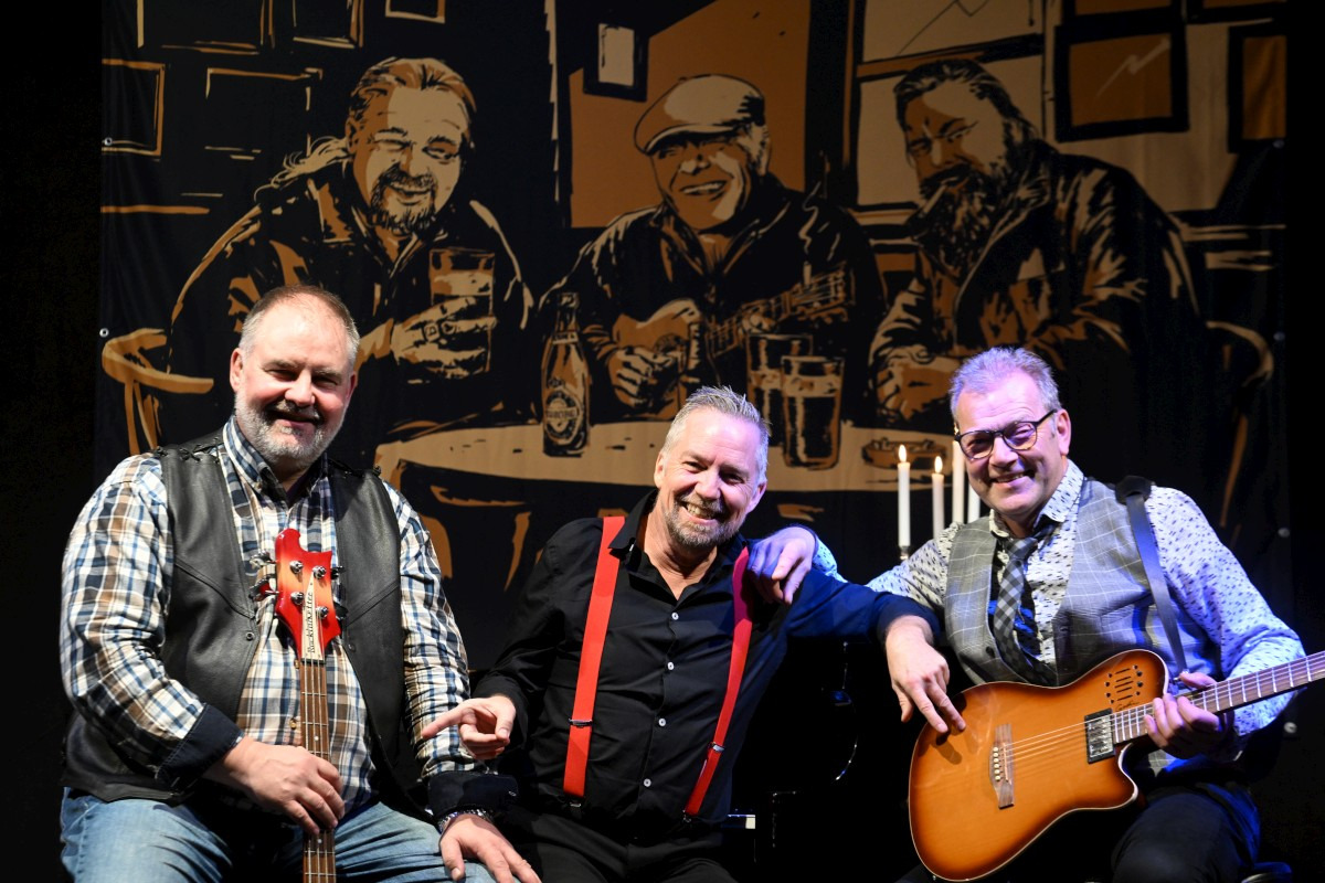 Premiere på "John, Bamse & Larsen" i Salthallen