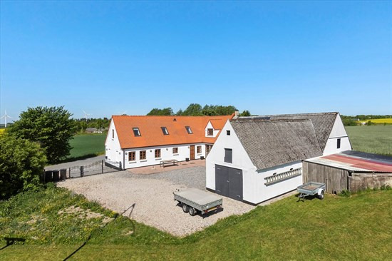 Til salg hos EDC DANEBO: Spændende villa i landlige omgivelser