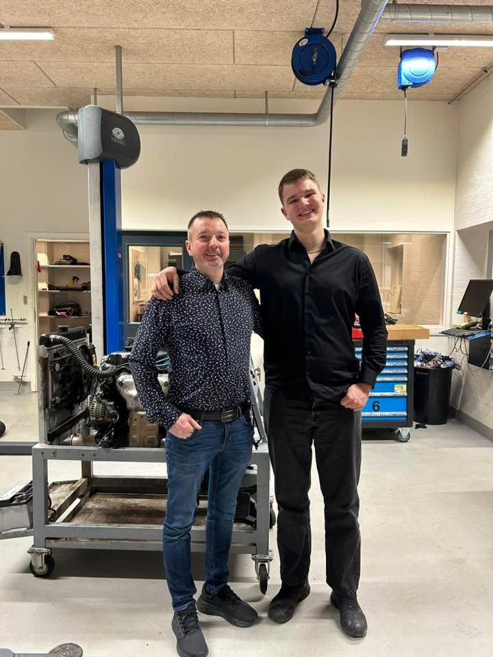 Renés Auto fejrer Andy's succesfulde svendeprøve ved Mercantec