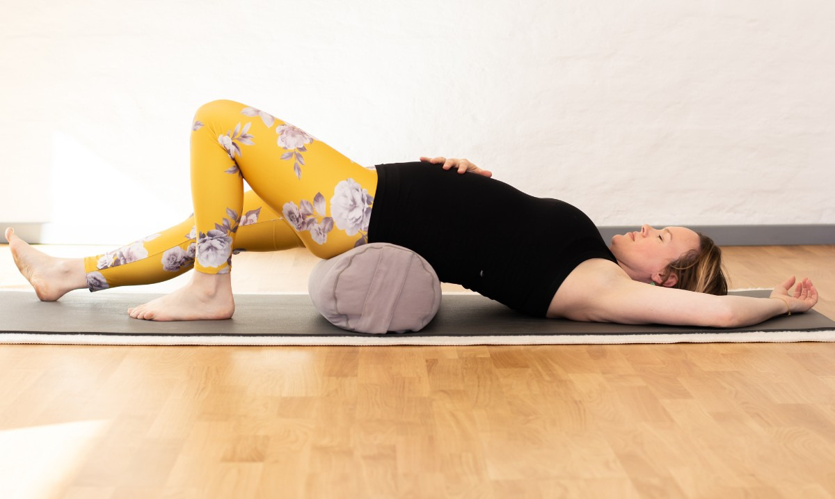 Fokus Folkeoplysning tilbyder gravidyoga for styrke og ro under graviditeten