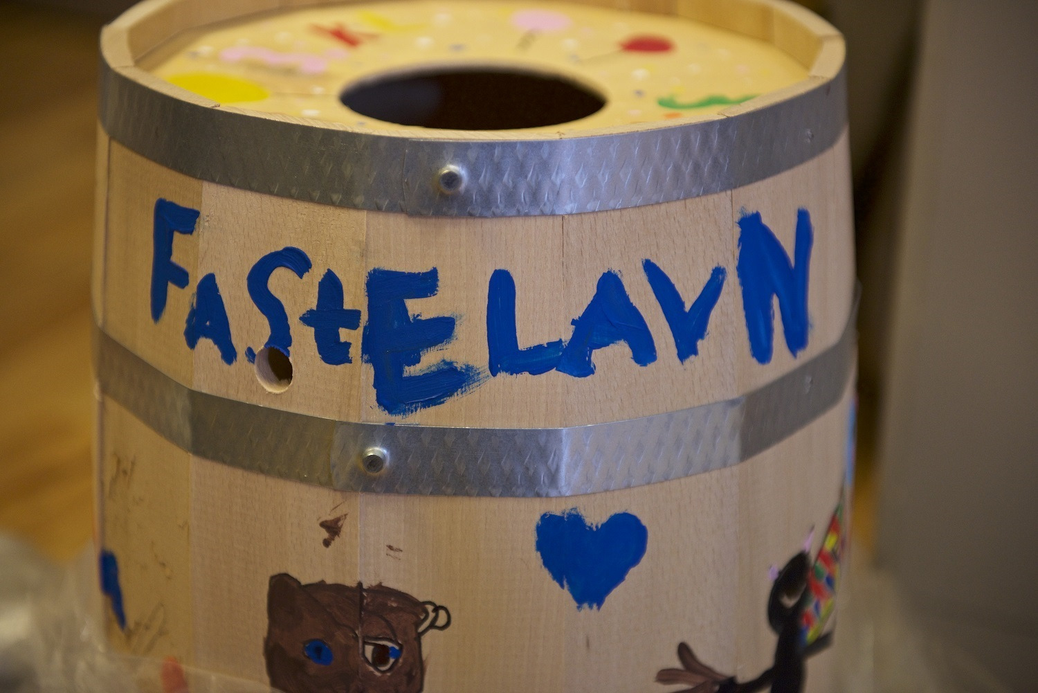 Fastelavnsfest på Korskilde Bibliotek: Slå katten af tønden