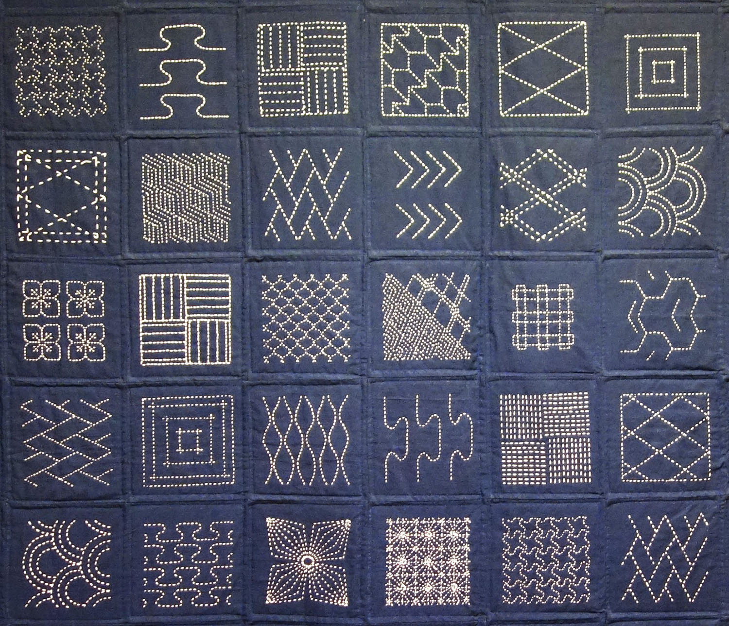 Forlæng dit tøjs liv med visible mending på Avedøre Bibliotek