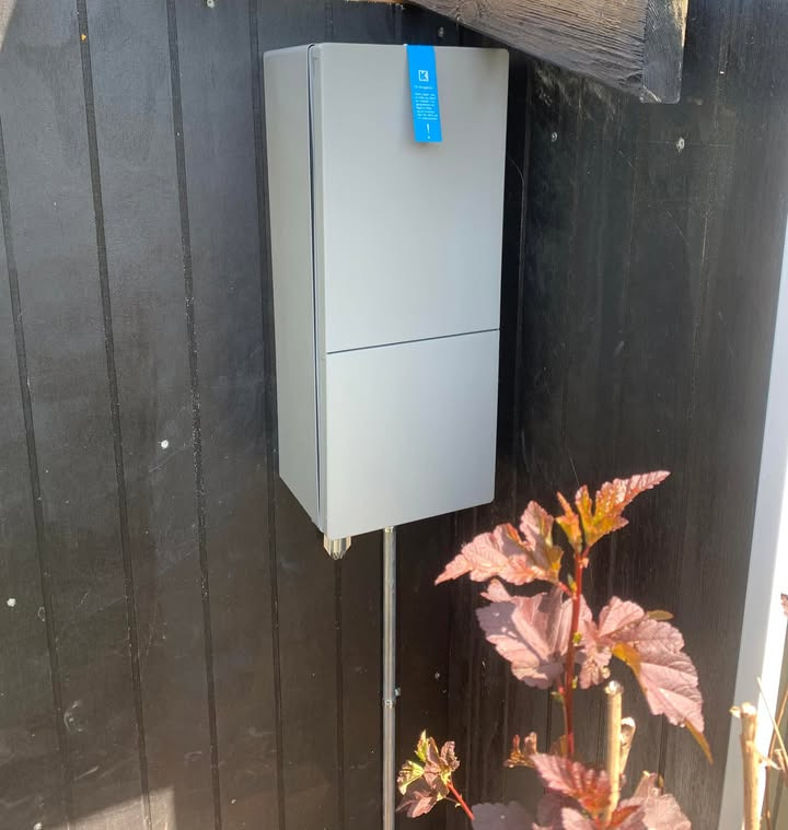 Toldbod El- & Klimateknik ApS tilbyder fast strømforsyning til kolonihavehuse med særlige tilslutningsrabatter