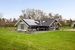Estate Nyborg sætter sommerhus i Stoense Udflytter ned med 100.000 kr.