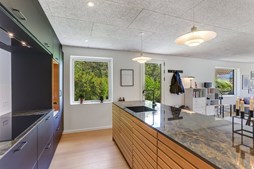 Mæglerhuset præsenterer: Prisjusteret og moderniseret familievilla i Nørresundby