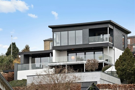 Top 6 over dyreste boliger til salg i Hobro. Priser op til 35.000.000 kr