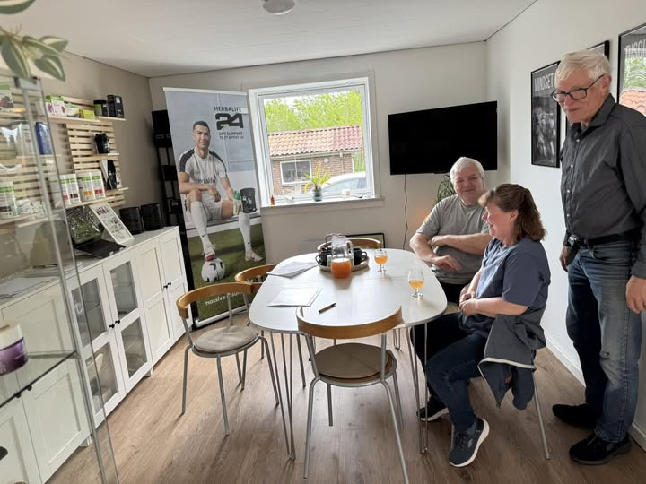 Houen Life Power har haft første drop inn dag med besøg af Rita og Henrik