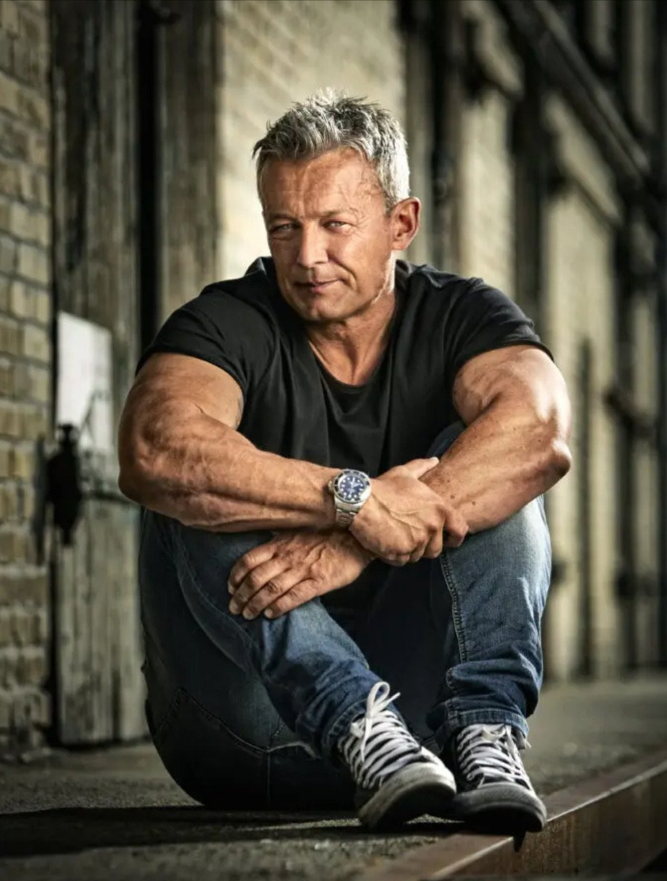 Spændende arrangementer i Agger Darling: True crime foredrag og ACDC hyldest