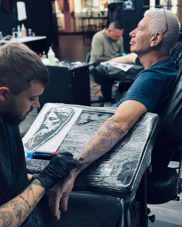 Mr. & Mrs. Tattoo har ledig tid hos Mads i morgen