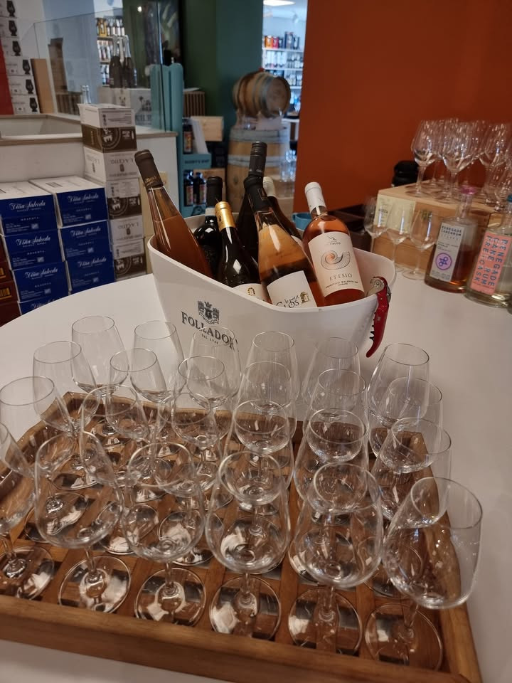 Vin & Vin Aalborg inviterer til gratis vinsmagning af op til 10 vine i butikken