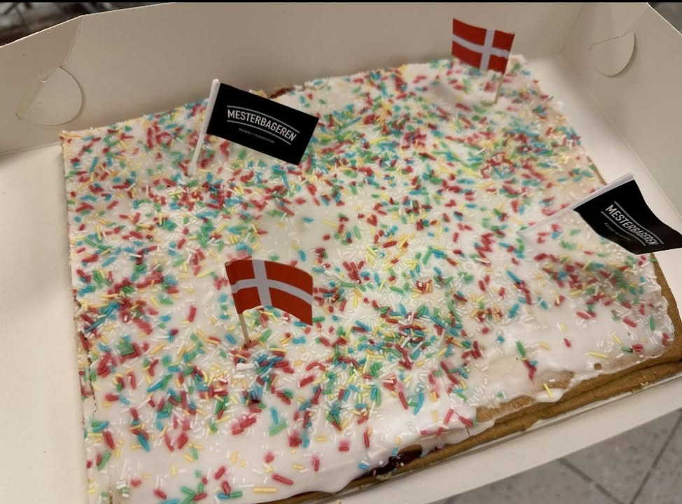 Meny Gl. Skagensvej tilbyder uafhentede hindbærsnitter fra Mesterbageren til specialpris i dag