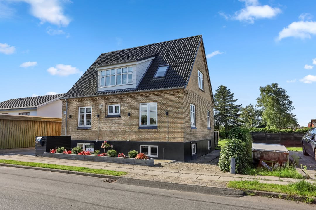 Mæglerhuset Brønderslev: ny pris på indbydende familievilla i roligt kvarter