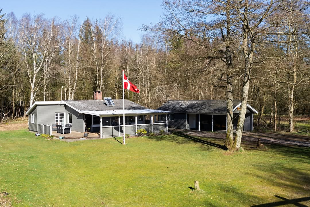 Charmerende sommerhus til salg i idyllisk område af EDC Skive I/S