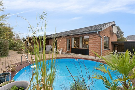 Uggeløse Bygade 42A er til salg for kun 3.395.000 kr.: Se de billigste boliger til salg i Lynge her