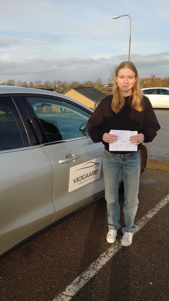 Vejgaard Køreskole v/Morten Rode ønsker Nikoline tillykke med kørekortet i første forsøg