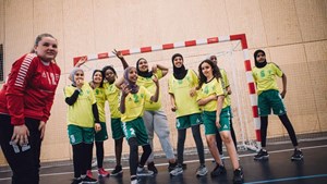 Ishøj-borgmester besøger ny get2sport håndboldskole