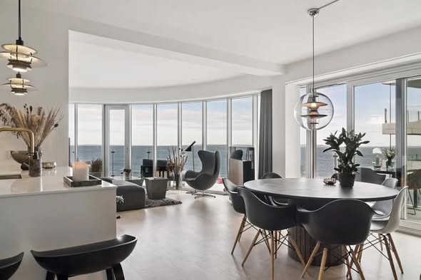 &LIVING Aalborg fejrer salg af lejlighed i Aarhus C