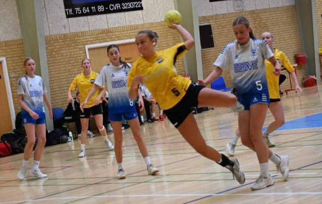 Refvik gik forrest da Horsens HK-pigerne leverede et godt comeback