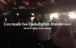 Live musik i Bjælkehytten: En aften fyldt med musik og hygge