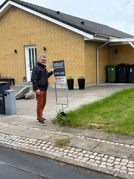 BoligOne Mogens Kragh I/S har sat solgt-skilt på Læssøevej 11