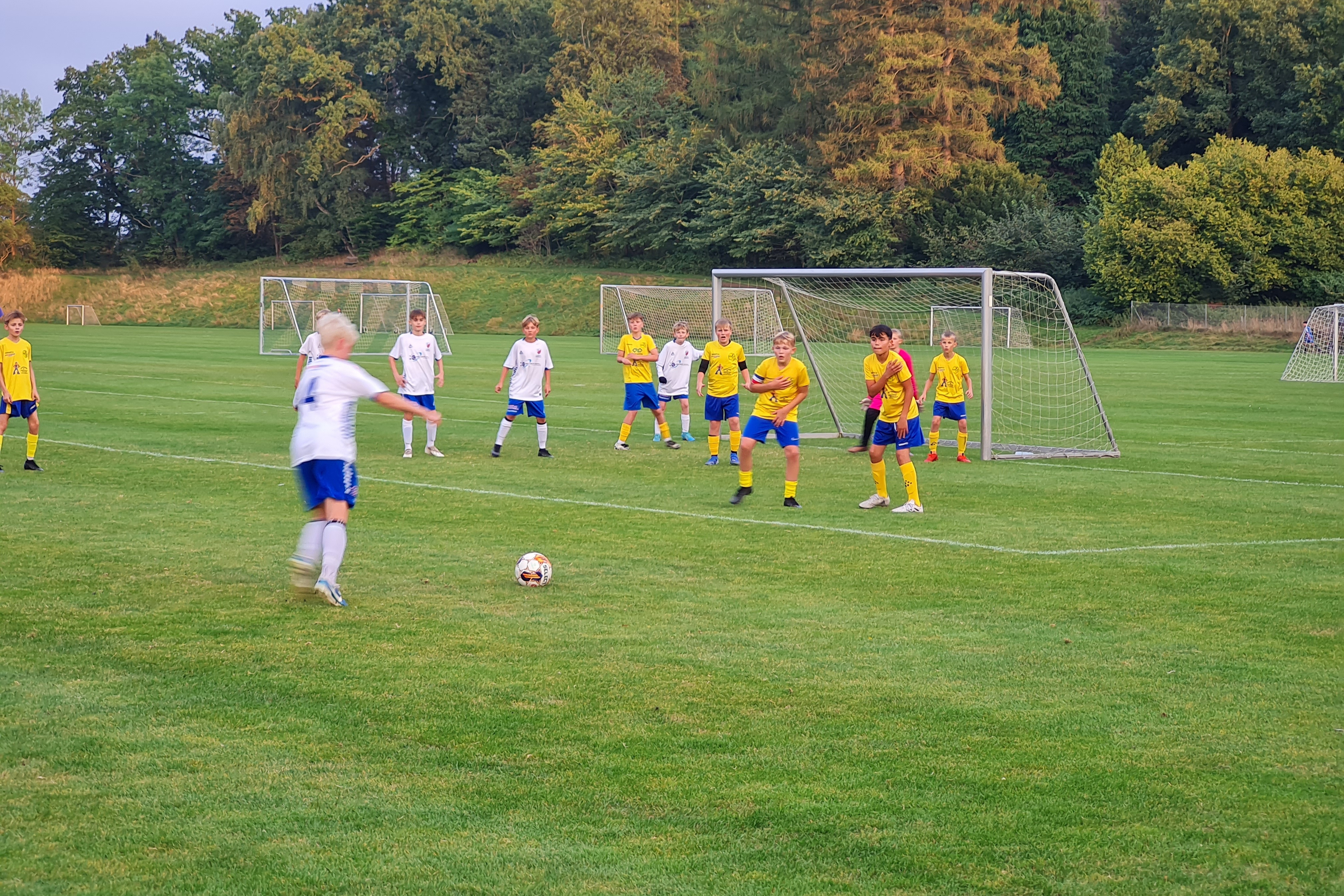 Herlufsholm GF triumferer i tæt kamp mod Suså IF: Emil scorer hattrick og anfører Asbjørn hædret som kampens spiller