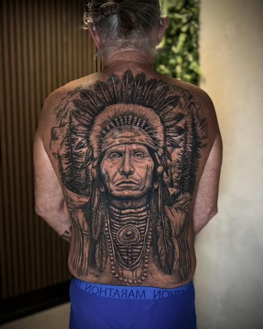 Frederikke imponerer med smukt backpiece og åbner for nye projekter hos Mr. & Mrs. Tattoo