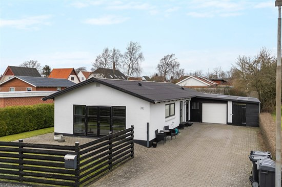 Aabrinken 1 og 1 anden boliger er kommet til salg denne uge i Aalestrup - se boligerne her.